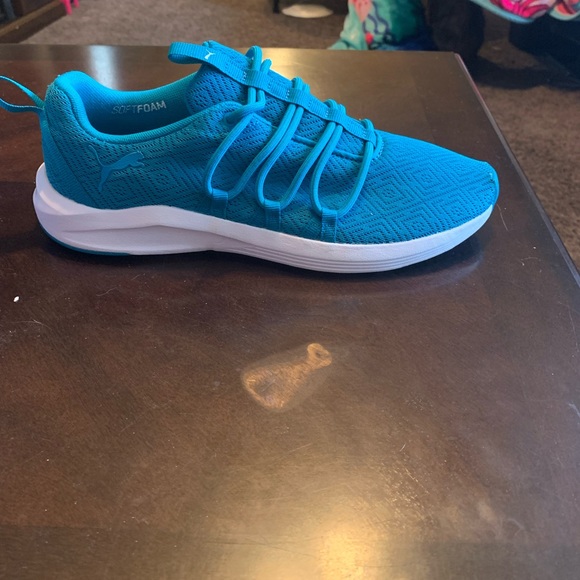 Women's Puma Trainers - Picture 4 of 8